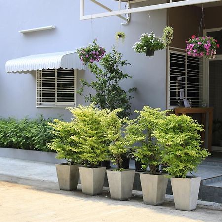 Bijou Boutique Aparthotel Чиангмай Екстериор снимка